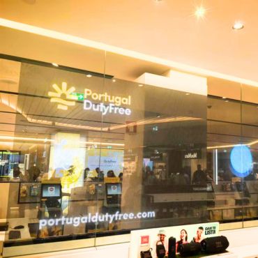 holographic led display for glass